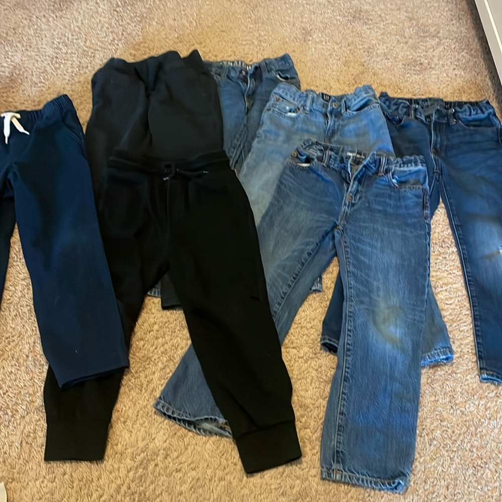 7 pairs of EUC Boys size 6 Gap and Old Navy jeans and pants